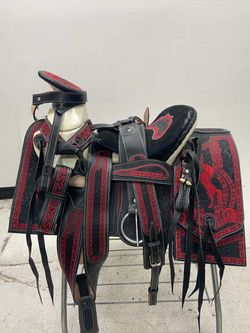 Montura charra bordada