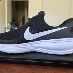 Nike Revolution 8 EasyOn
Men's Road Running Shoes Size 10 Brand New No Box