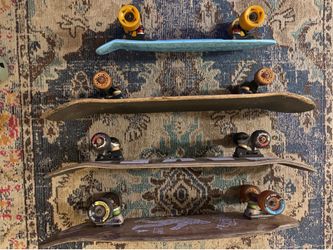 Lot of 4 skateboard