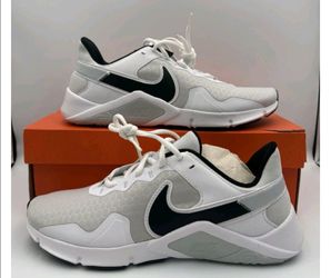 Nike legend essential 2  size 8