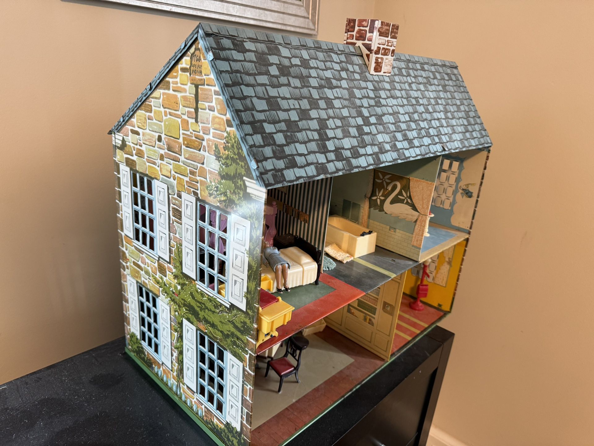 Vintage Doll House With Pieces! 