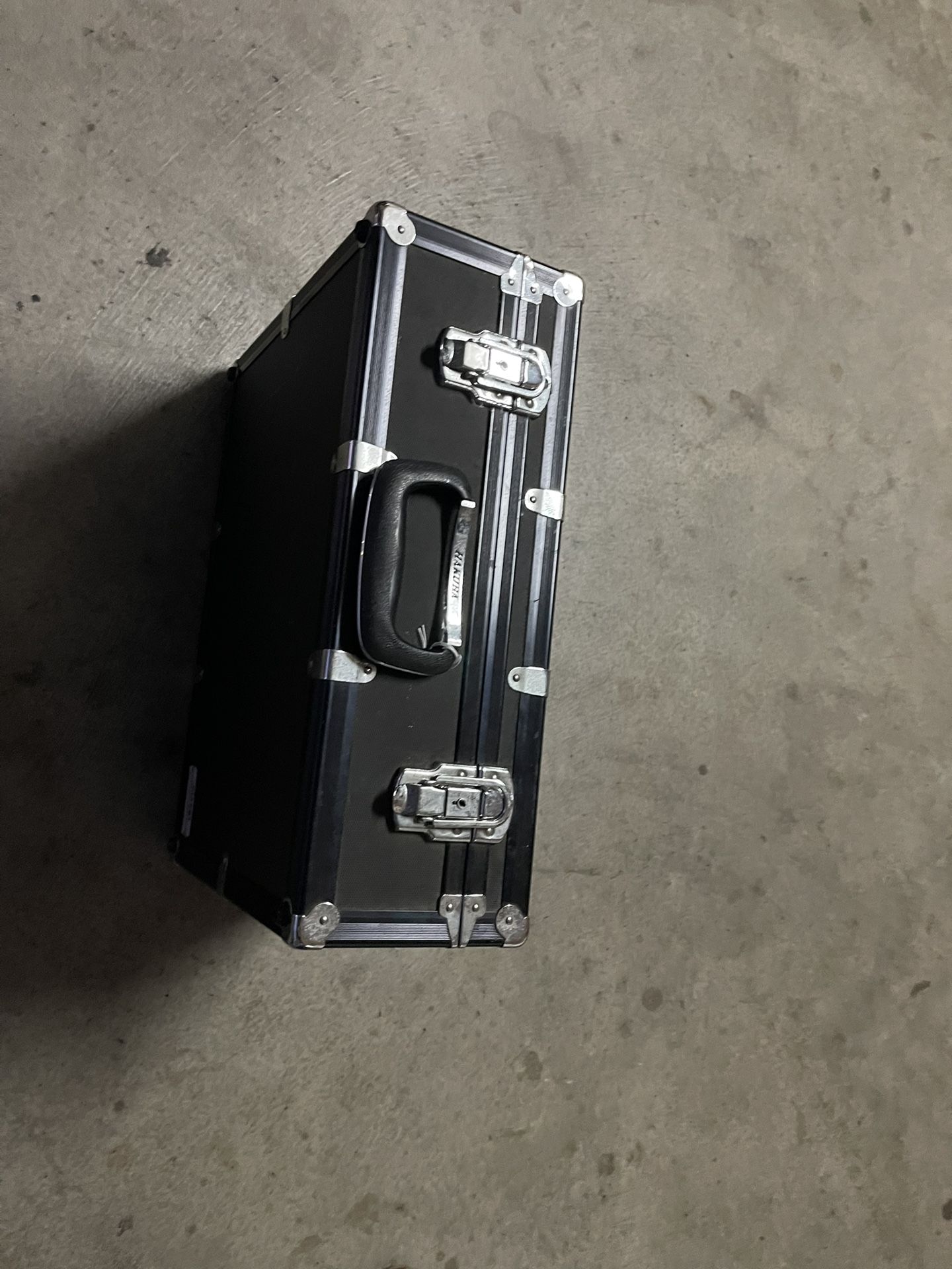 Camera Locking Case -- Hard Sided -- MEDIUM Lock Box -- Aluminum Const.-- 