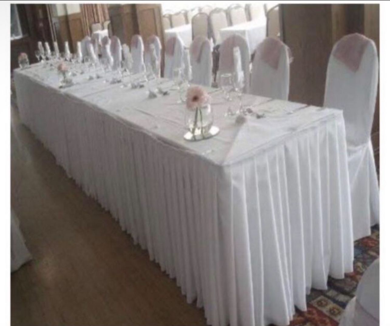 17 ‘ white accordion table skirt