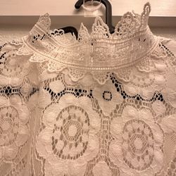 Paperoc | Medium | White all over Lace | Bell Sleeve 