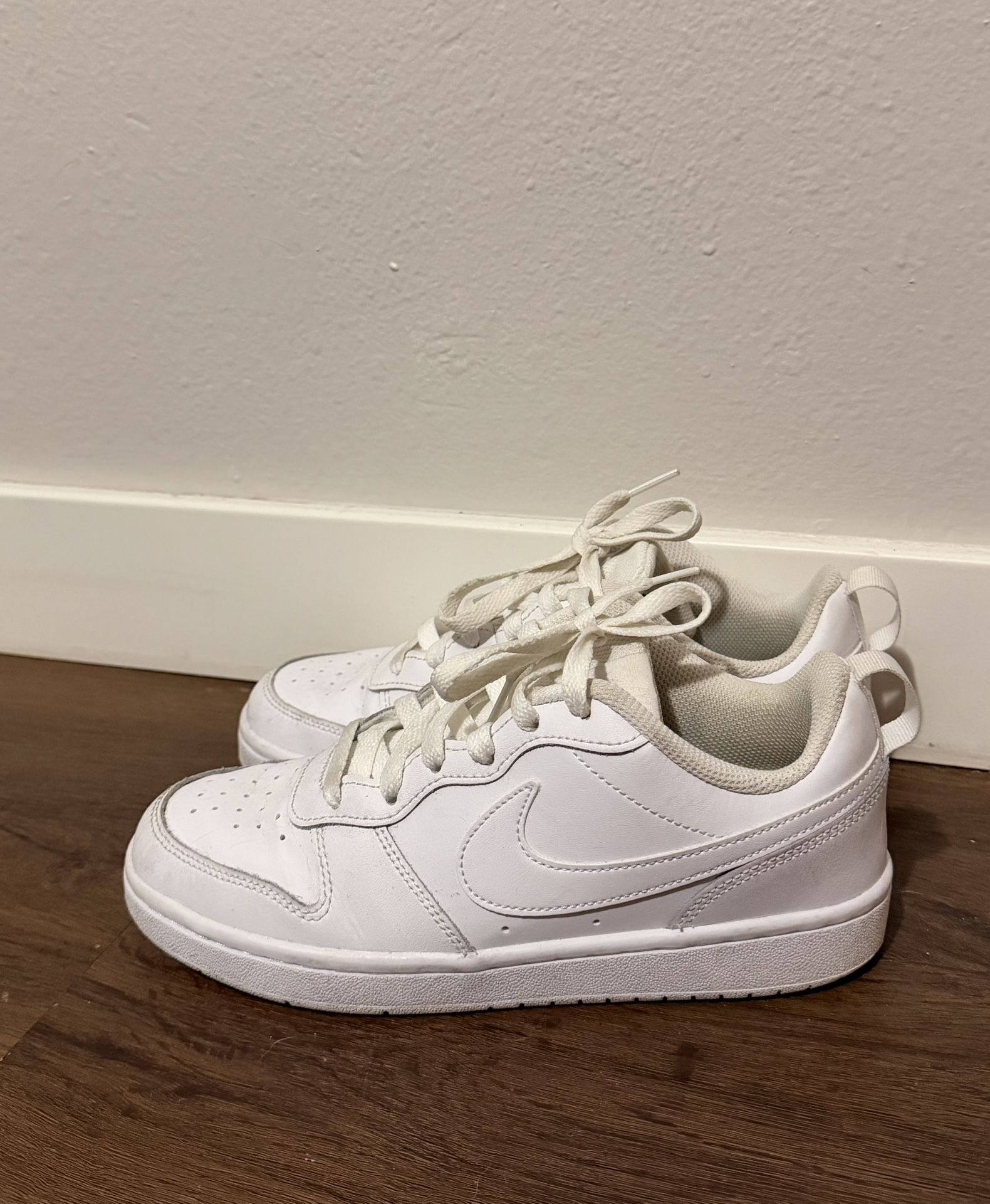 Youth 5.5 White Nike Airforces