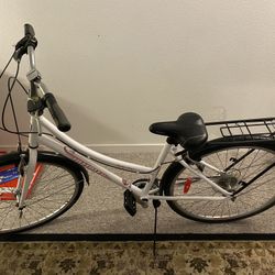 Infinity https://offerup.com/redirect/?o=Qm9zcy5vbmU= Womens 7-speed 700c Comfort Bike
