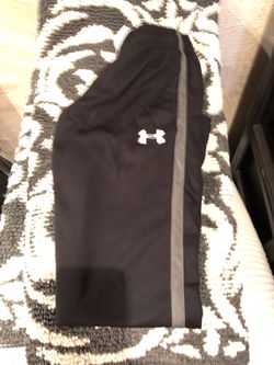 Boys M Under Armour pants