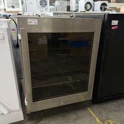 Liebherr 24in Under Counter Beverage Center 