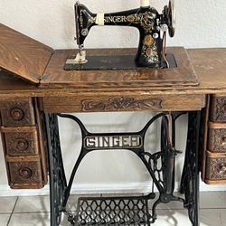 Vintage Singer Sewing Machine 