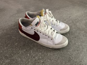 Low Top Nike Blazers Jumbo Size 10.5 Men’s 12 Women’s