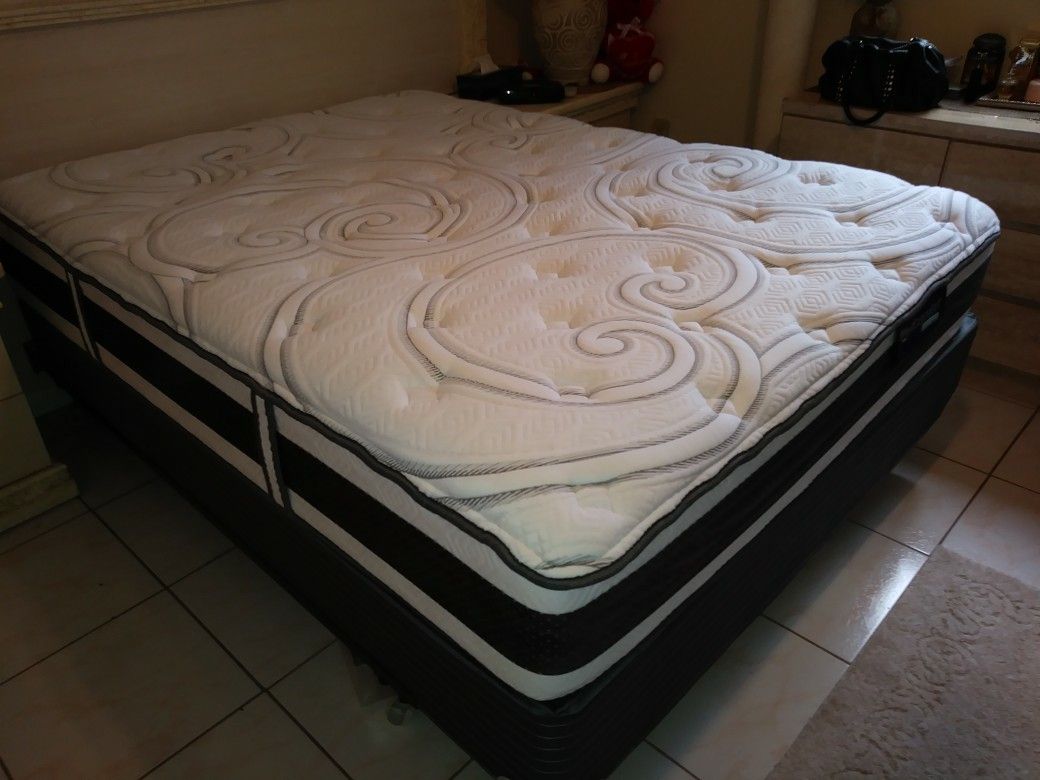 Serta Queen iComfort Mattress Set