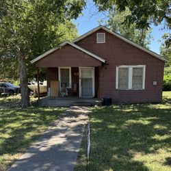 2 Bedroom/1bath/den