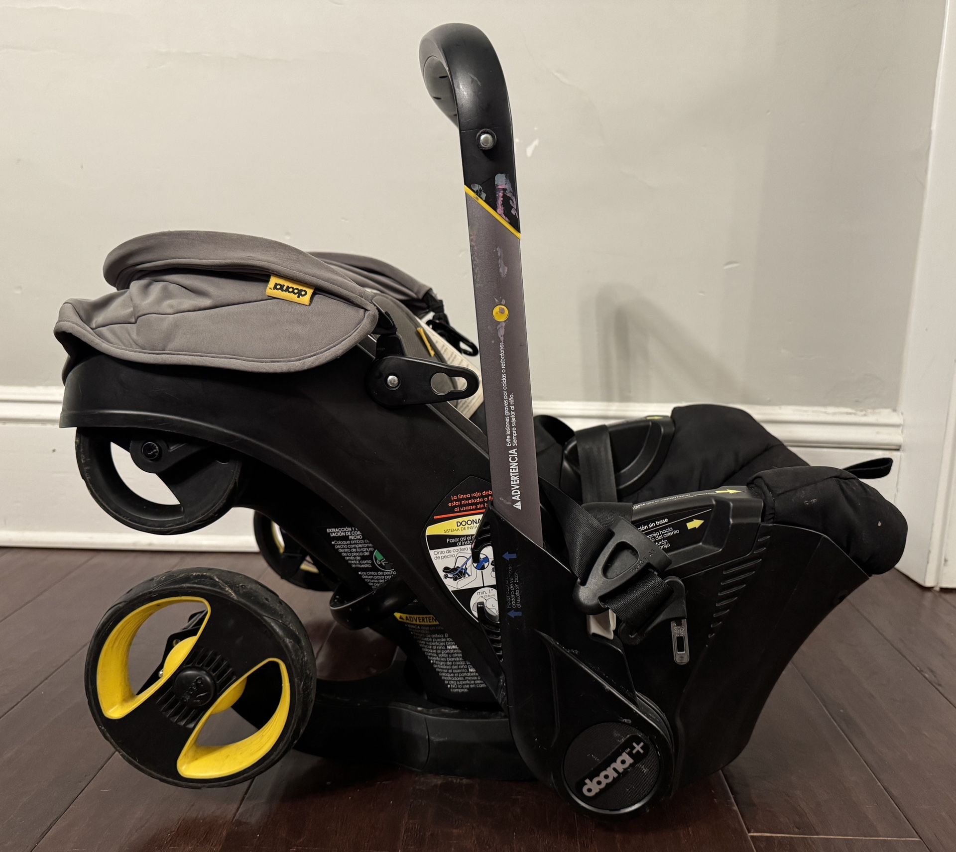 Doona Car seat/stroller with 2 Bases