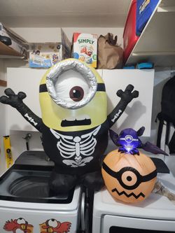 Halloween Minions Inflatable (Stuart)