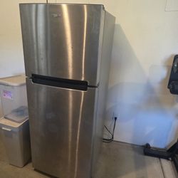 Whirlpool Stainless Steel Refrigerator – Top Freezer