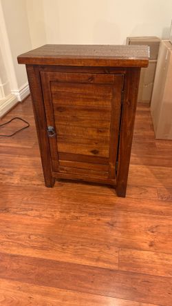 Solid Wood End Table / Nightstand