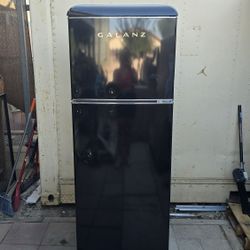 Galanz 24" 10 Cu.ft Retro Top Freezer Refrigerator 