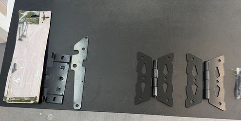 Gate hinges