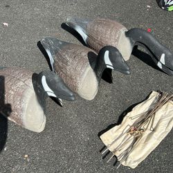 6 Duck Decoys With Metal Rods 