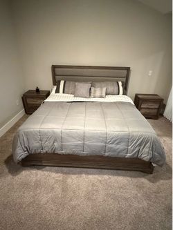 Like-NEW Entire King Bedroom Set with Mattress