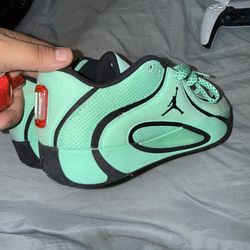 Jayson Tatum 4 Green glow size 8