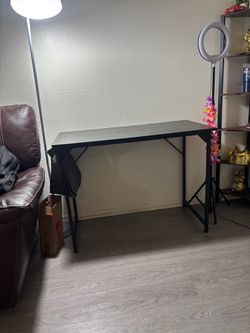 Gaming desk Used pretty small
