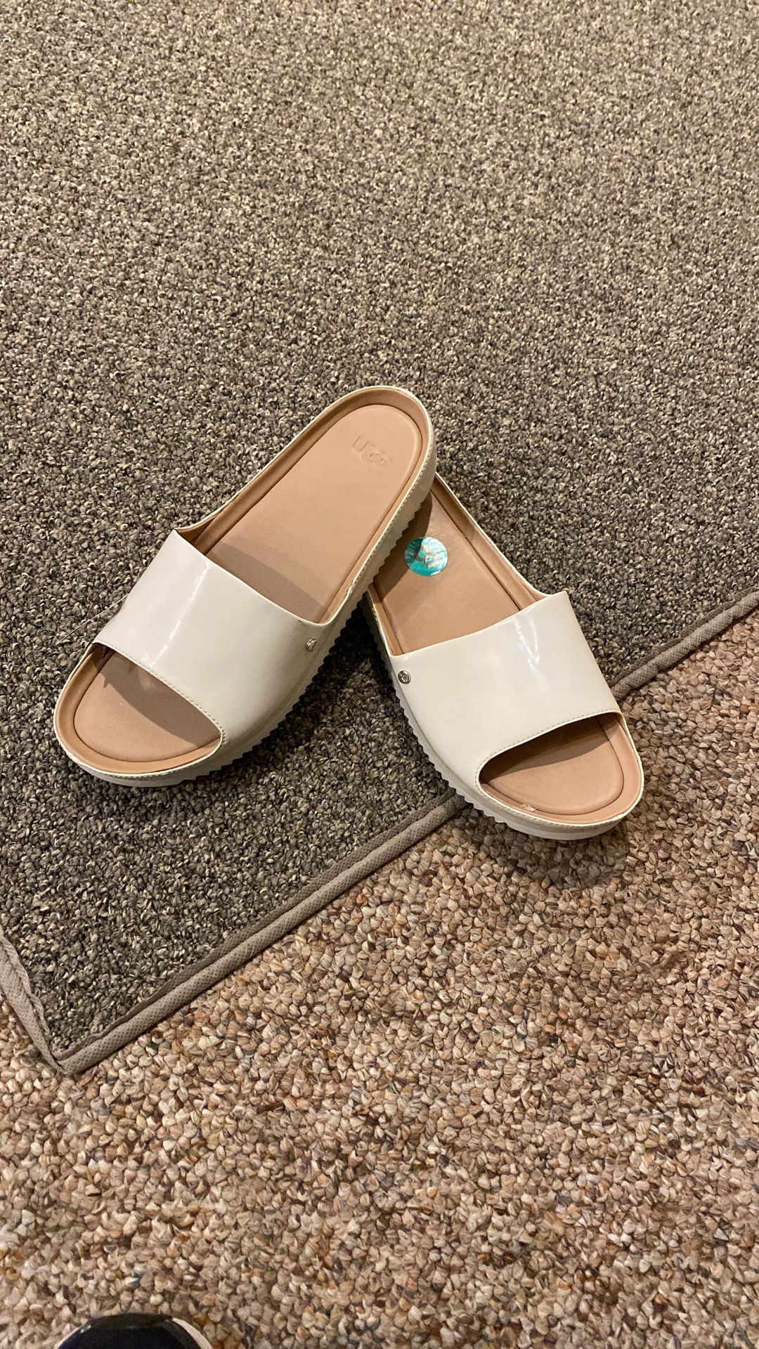 NEW LADIES WHITE PATIENT LEATHER UGG FLAT SANDALS