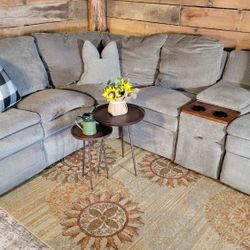 Lay-Z-Boy 5 pc cloth sectional with 2 elec. recliners