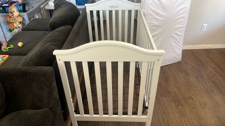 Baby crib with mattress