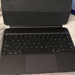 2024 iPad Pro 13-in Magic Keyboard