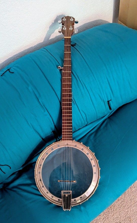 5-string Banjo With Brand New Case
