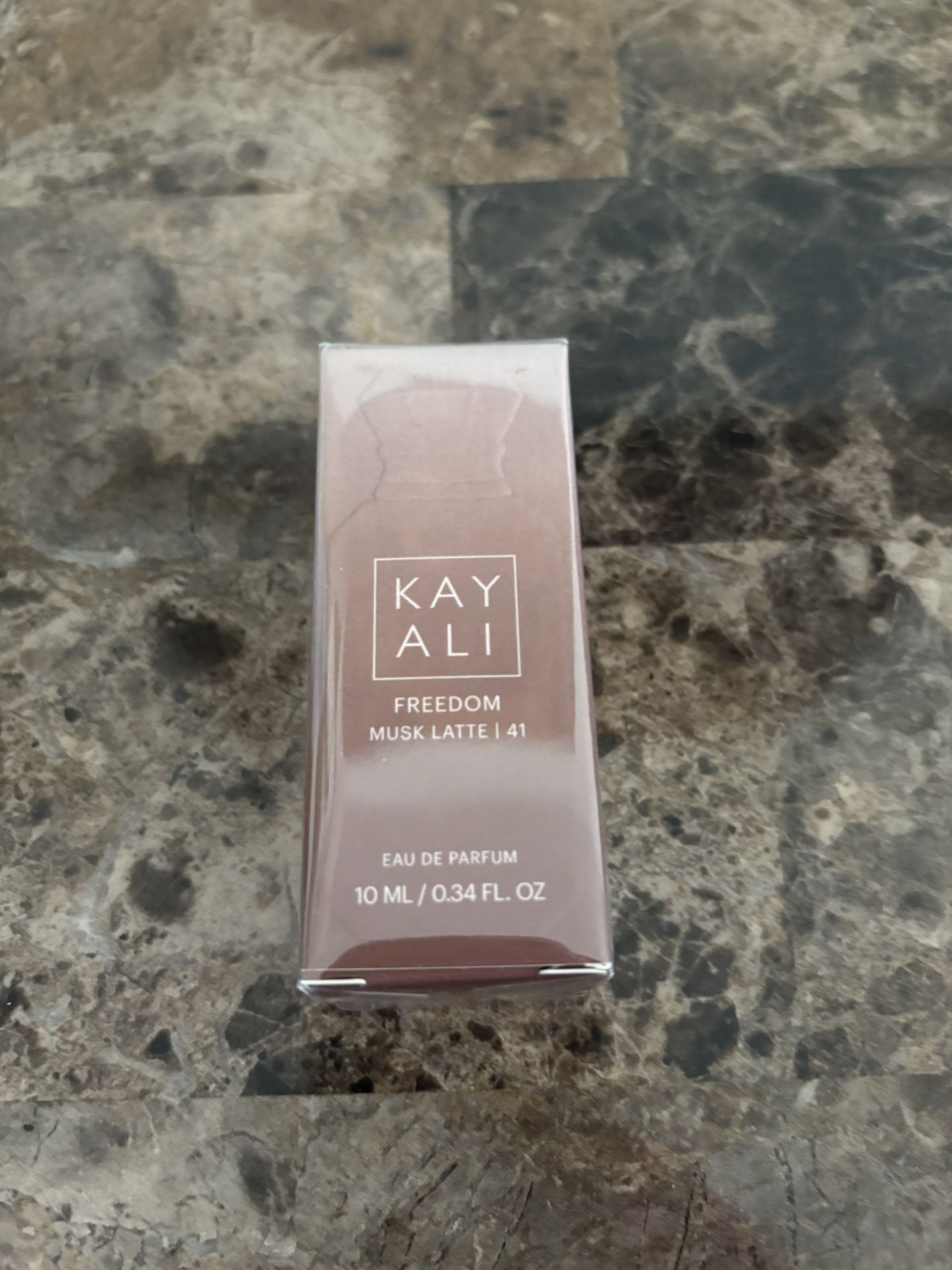 Kayali Eau de Parfum Freedom Musk Latte 41 Mini Spray 10ml Bodycare Skin New