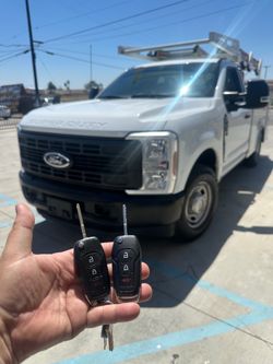 Car keys / llaves de auto y controles