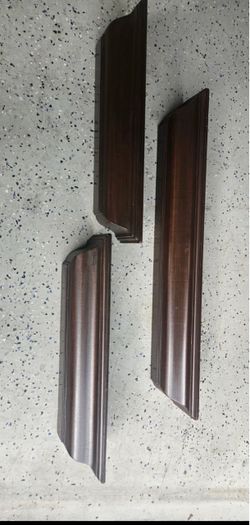 1- 3' shelf, 2- 25" shelves