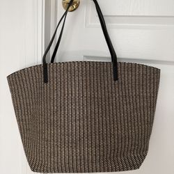 Beautiful straw fall black/gold tote shopping bag beach bag or travel tote new  Approx 19.5” x 13” Gifted from Saks Fifth Avenue