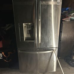 LG 29 CU. FT. ULTRA-CAPACITY 3- DOOR FRENCH DOOR REFRIGERATOR,