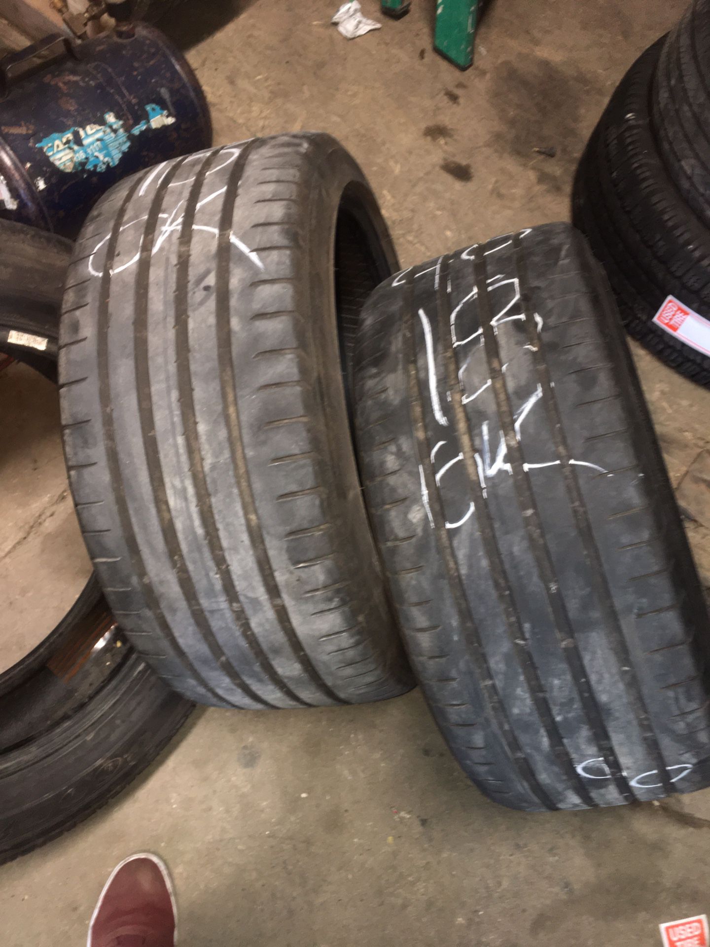 235/40/18 (only 2 tires)