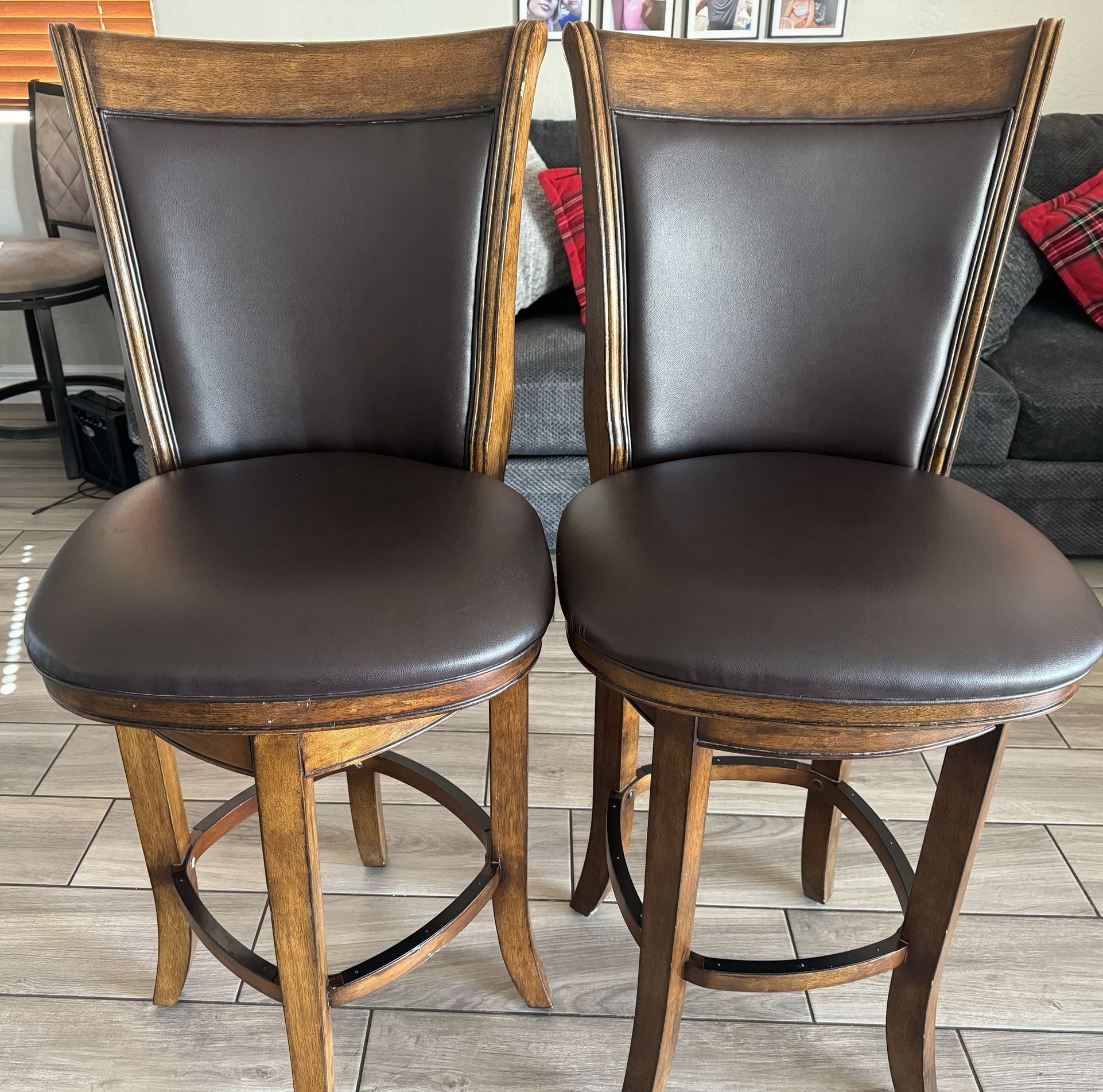 Barstools/High Chairs