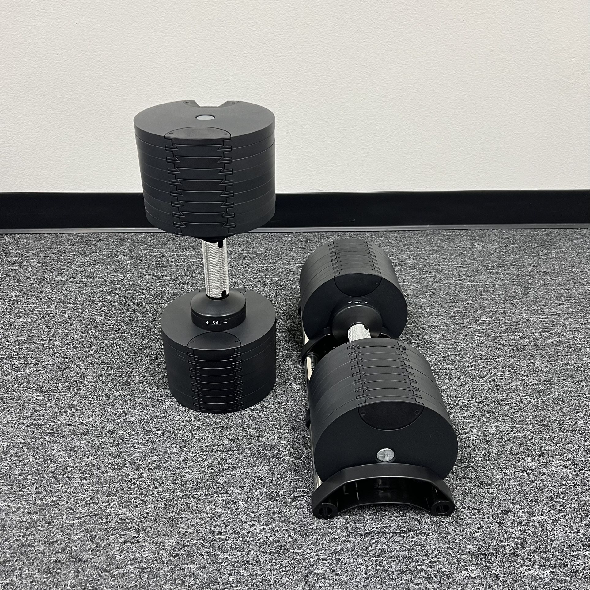 ( BRAND NEW IN BOX ) Pair Of 80lb Adjustable Dumbbells - Click On My Profile For More Gym Equipment