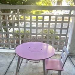 Wooden Round Table & 1 Chair (pink/white)