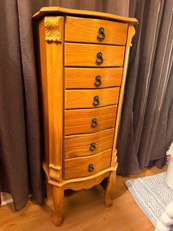 Standing jewelry cabinet