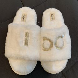 Slippers Size 7-8 