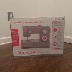 Singer Heavy Duty Sewing Machine 4432 