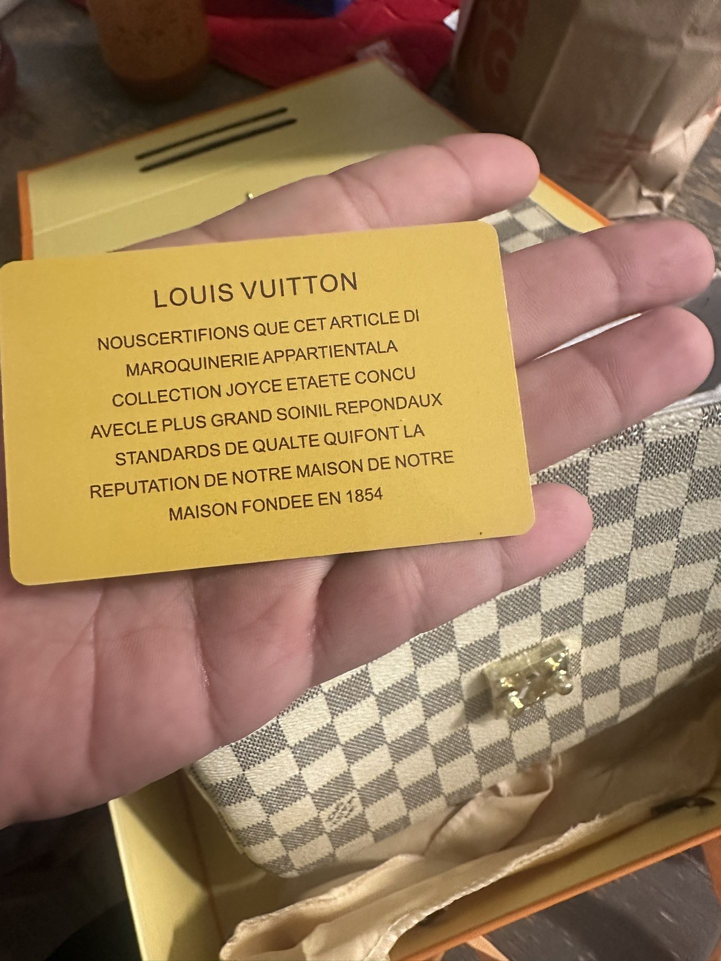 LOUIS Vuitton