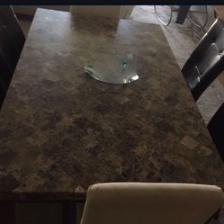 Marble Family Finning Table 