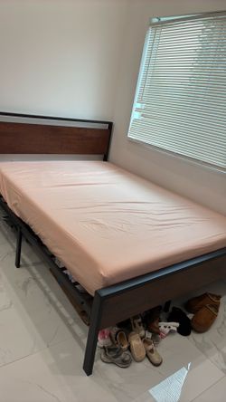 Full size bed
