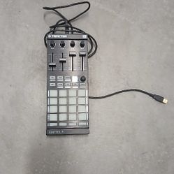 Native Instruments Controlador de DJ Traktor Kontrol F1