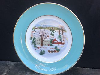 Avon Christmas 1973 Vintage Porcelain Plate