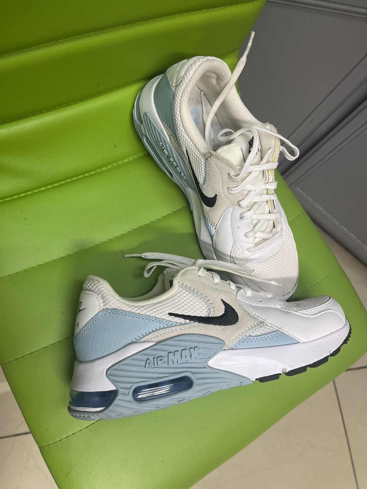 Woman’s Shoes Only Used Once’s Nike Size 8