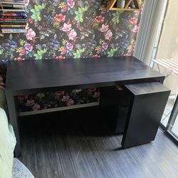 IKEA Malm Desk With Pull Out Surface 